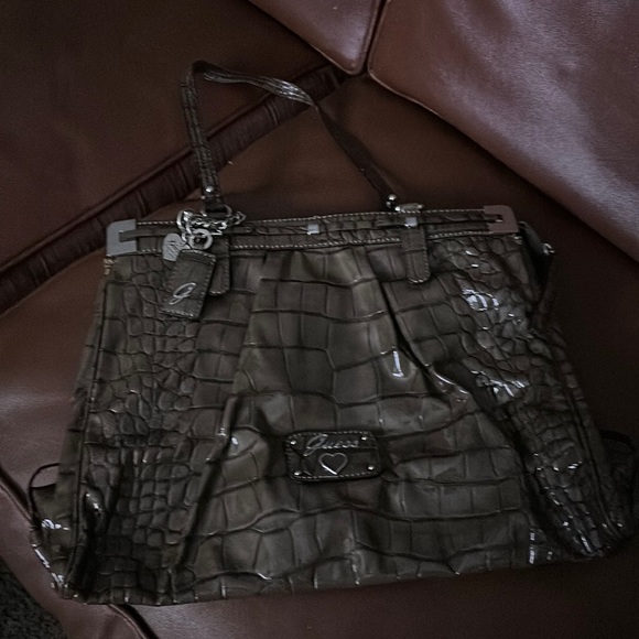 Guess purse - Picture 1 of 1